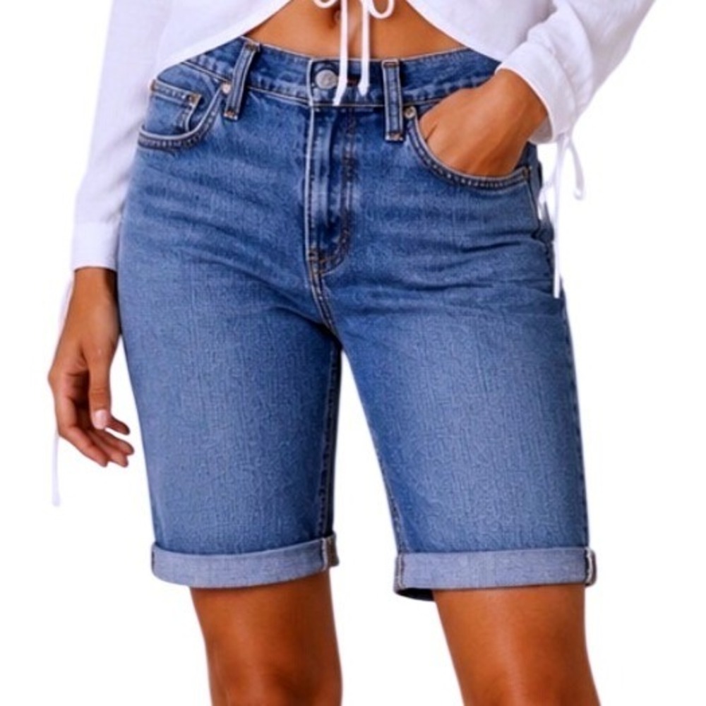 Levi's Women Blue 515 Bermuda Denim Shorts Mid Rise Cuffed Stretch Size 6